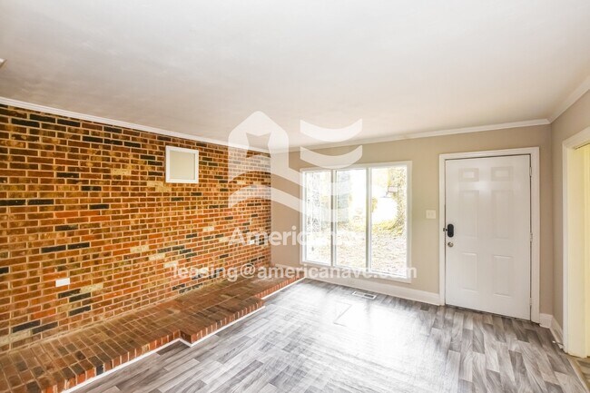 Photo - 1810 College St SE