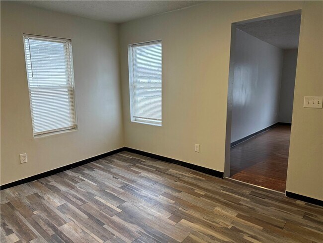 Photo - 710-712 Jay St