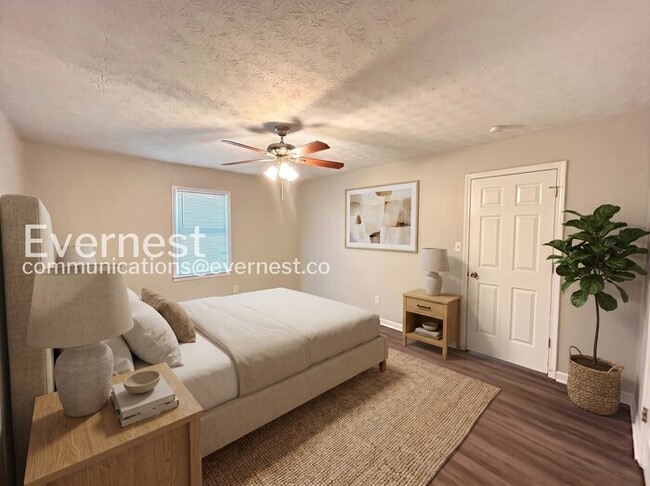 Photo - 313 Silverthorne Cir
