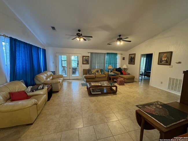 Photo - 13417 TX-16