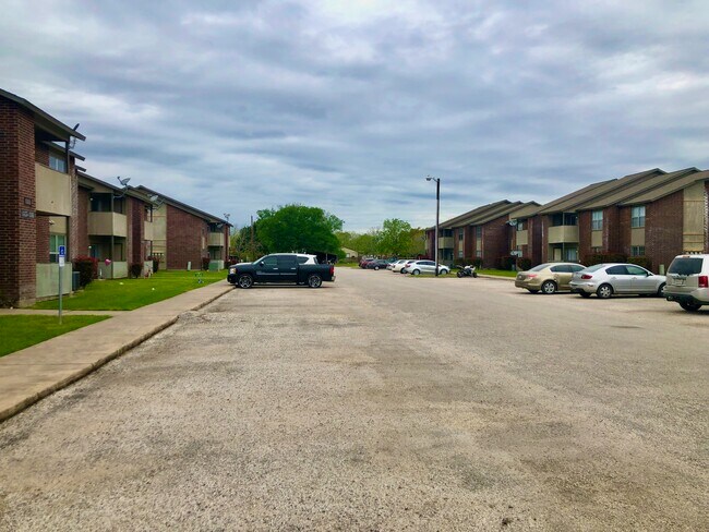 Photo - Lakeview Apartments Unit 1000