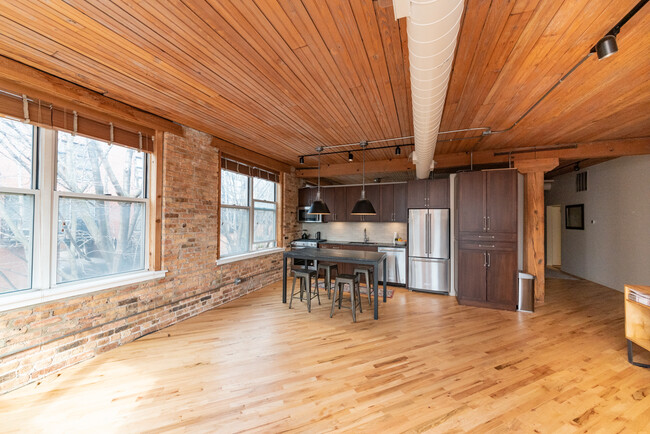 Photo - 2021 W Willow St Townhome