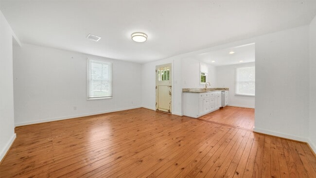 Photo - 129 E 31st 1/2 St