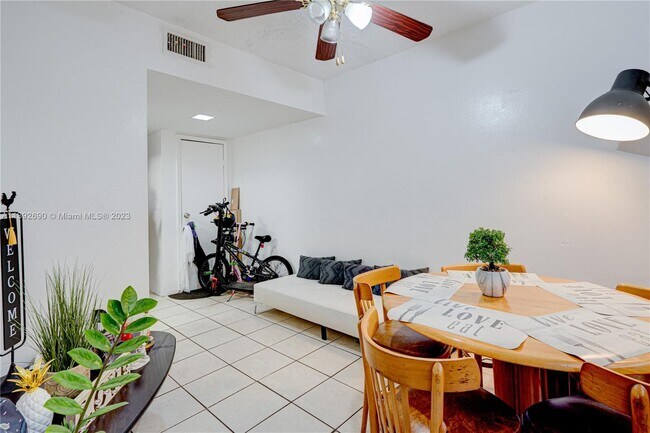 Photo - 502 Phippen Waiters Rd