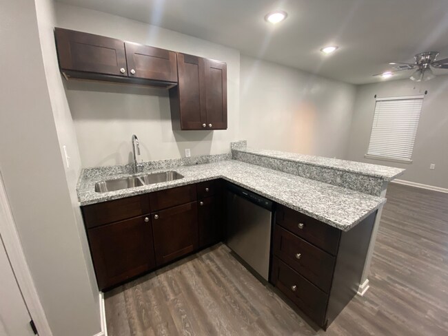 Photo - 136 Duplantis St Unit B