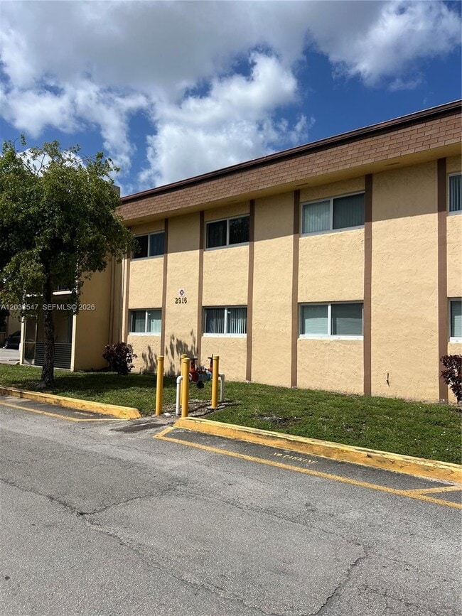 Building Photo - 2916 NW 55th Ave Unit 2A
