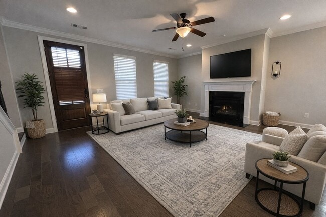 Building Photo - Charming and Convenient Home in Hendersonville