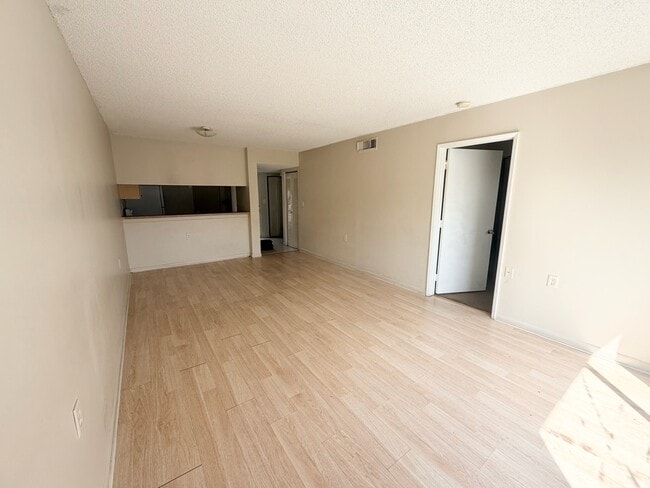 Photo - 960 Lake Victoria Dr