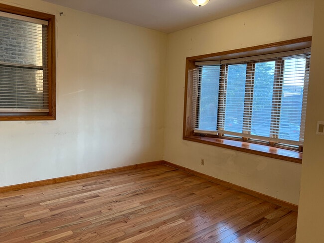 Photo - 3815 S Parnell Ave Unidad 1F
