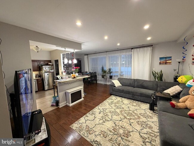 Photo - 301 Byberry Rd Unidad F4