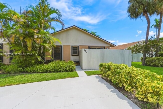Photo - 206 SE 1st Cir