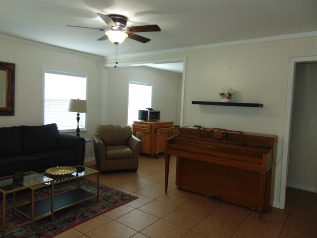 Photo - 3215 W Hartnett Ave