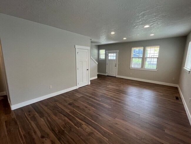 Photo - 3 Bed/2.5 Bath Single Family Home - Empire...