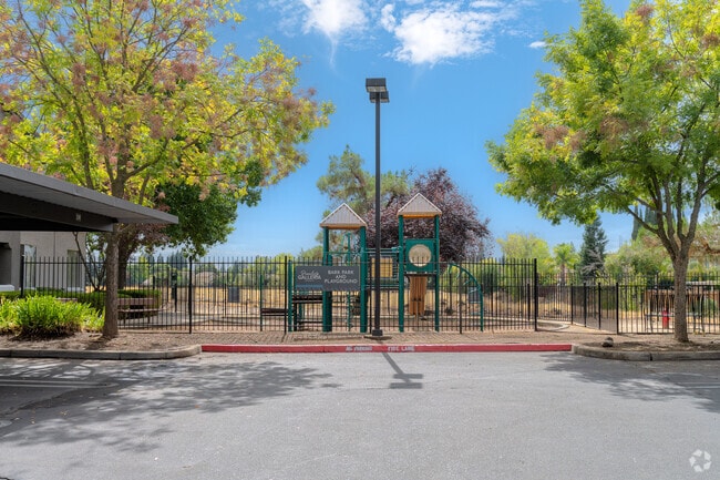 Patio de juegos - PINNACLE AT GALLERIA
