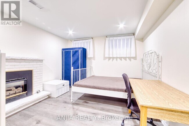 Photo - 37 Allangrove Crescent