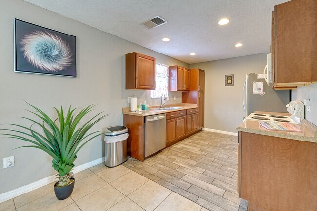 1555 N Tuttle Ave Unit SI ID1545777P