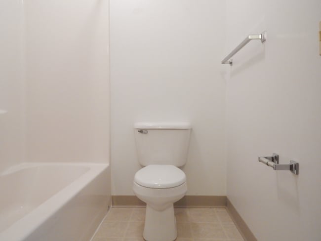 Photo - 1112 W 4th St