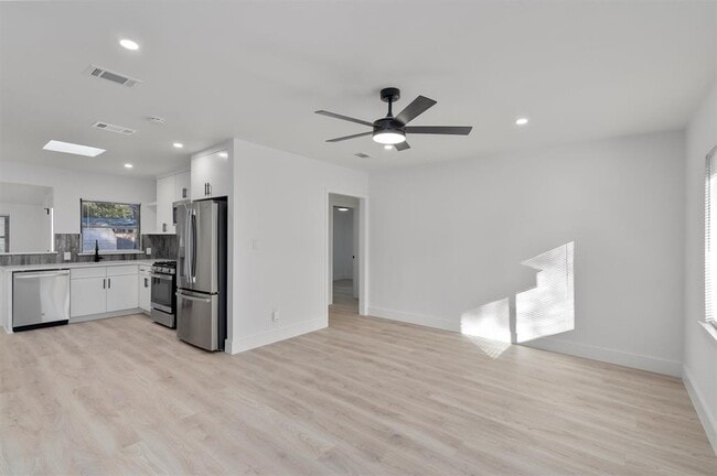 Photo - 406 Hammack Dr