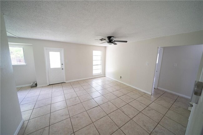 Photo - 1610 La Joya St