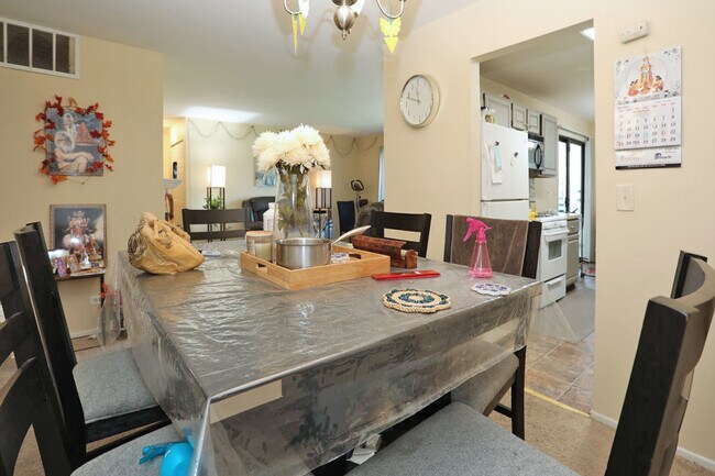 Photo - 2800 Northampton Dr Unit A1