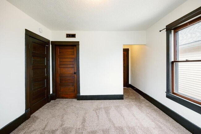 Photo - 218 1/2 W 7th