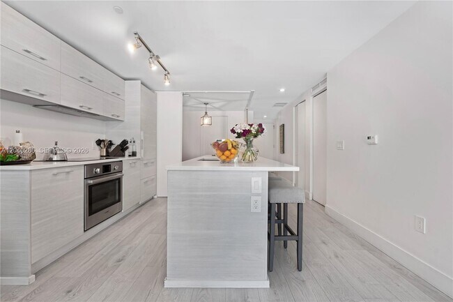 Photo - 650 NE 32nd St Unit 703