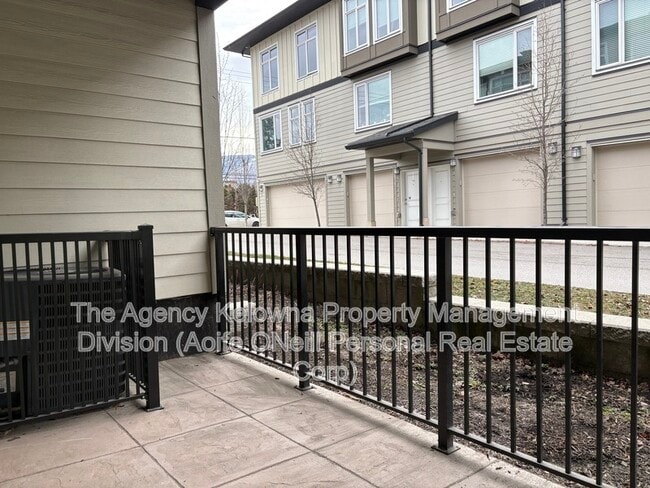 Photo - 1308 Rutland Rd N