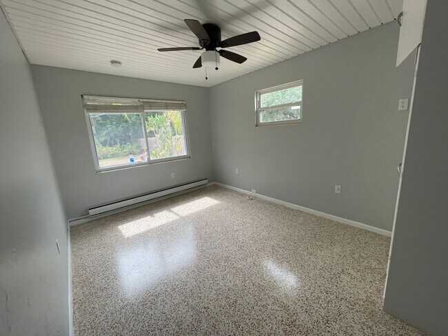 Photo - 6346 Beechwood Ave Unidad Main house