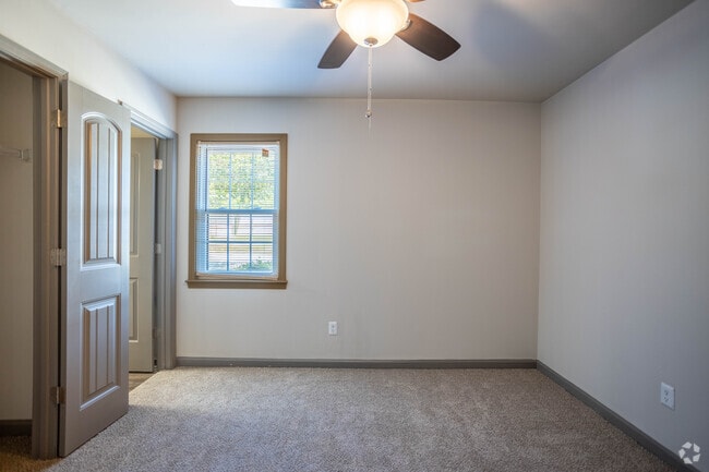 2BD 2BA 950SQFT - Bedroom
