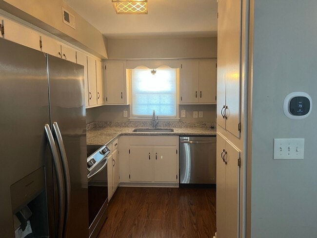 Photo - 220 Marinawoods Dr SE