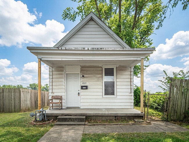 Building Photo - 1237 E Indiana St
