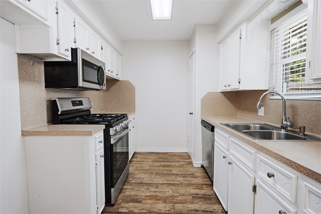 Photo - 182 Greenleaf Ln