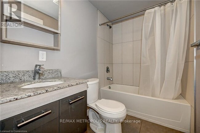 Photo - 250 Albert St Unit 202