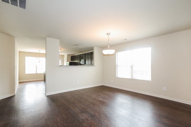 Photo - 40 Camden Pl