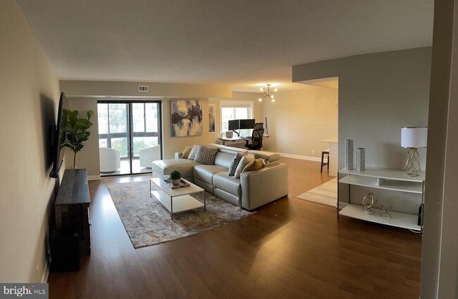 Photo - 8340 Greensboro Dr Unit 518