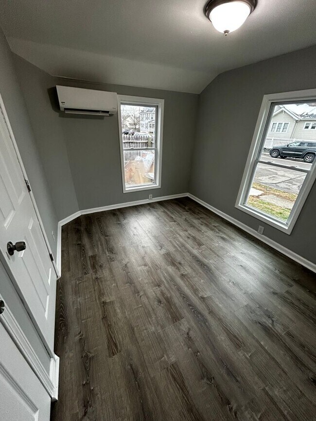 Photo - CUTE 1 BEDROOM HOUSE WITH PRIVATE FENCED BACKYARD QUIET STREET