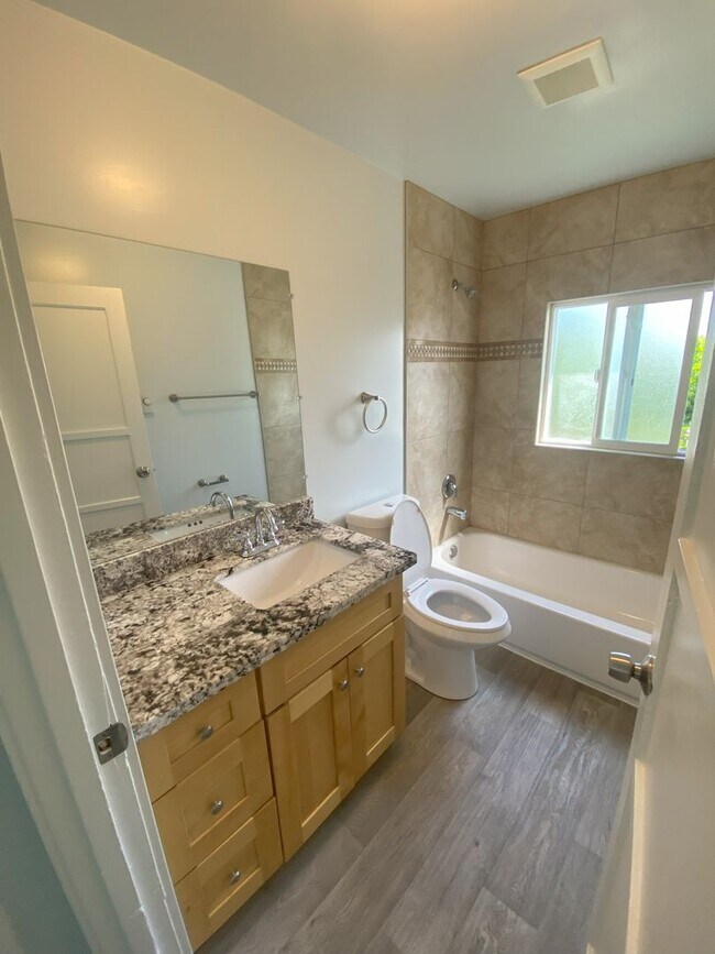 Photo - 1015 Lane Pl Unit 1015 1/2