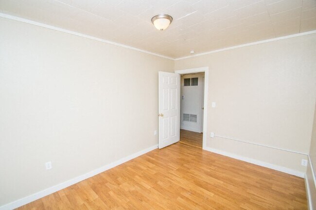 941 15th Street #3 Bedroom - 941 15th Street