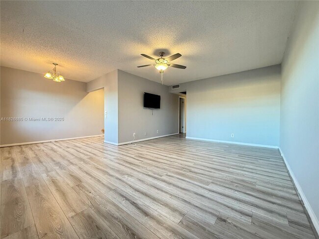 Photo - 114 Brighton C Unidad 114