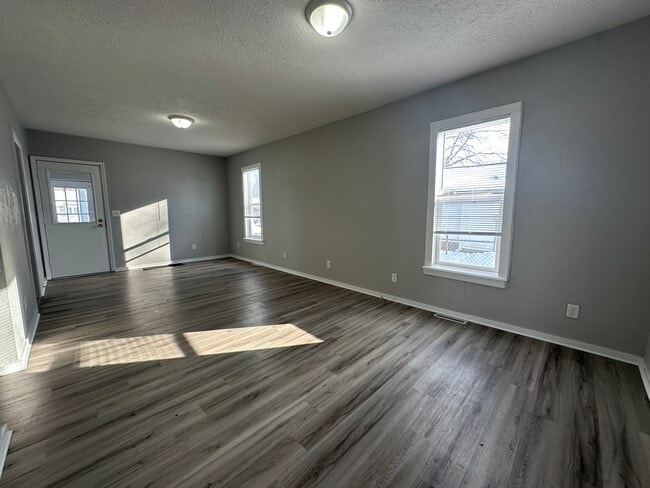 Photo - 911 S Laurel St