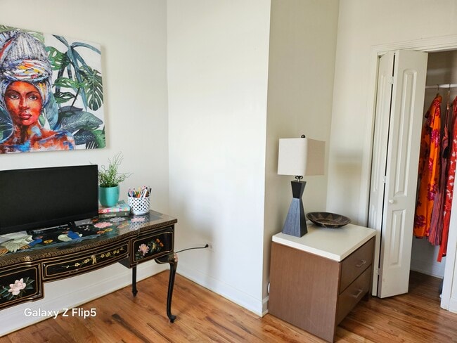 Photo - 2417 W Warren Blvd Unit 2