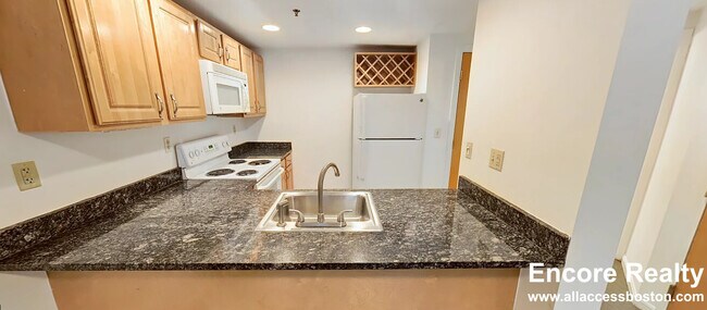 Photo - 20 Queensberry St Unit B