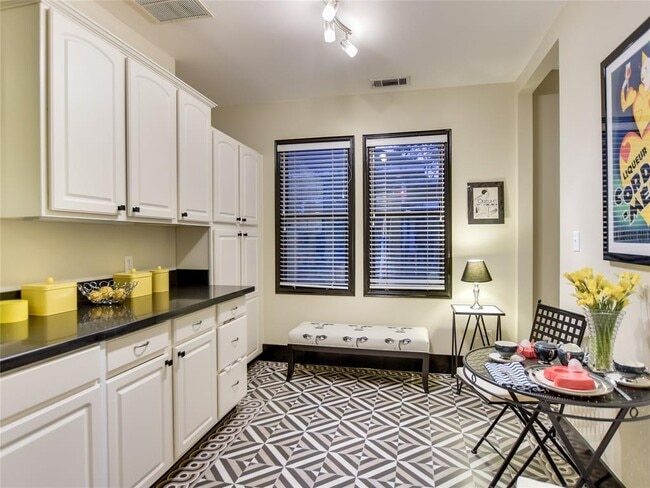 Photo - 1317 Kenwood Ave