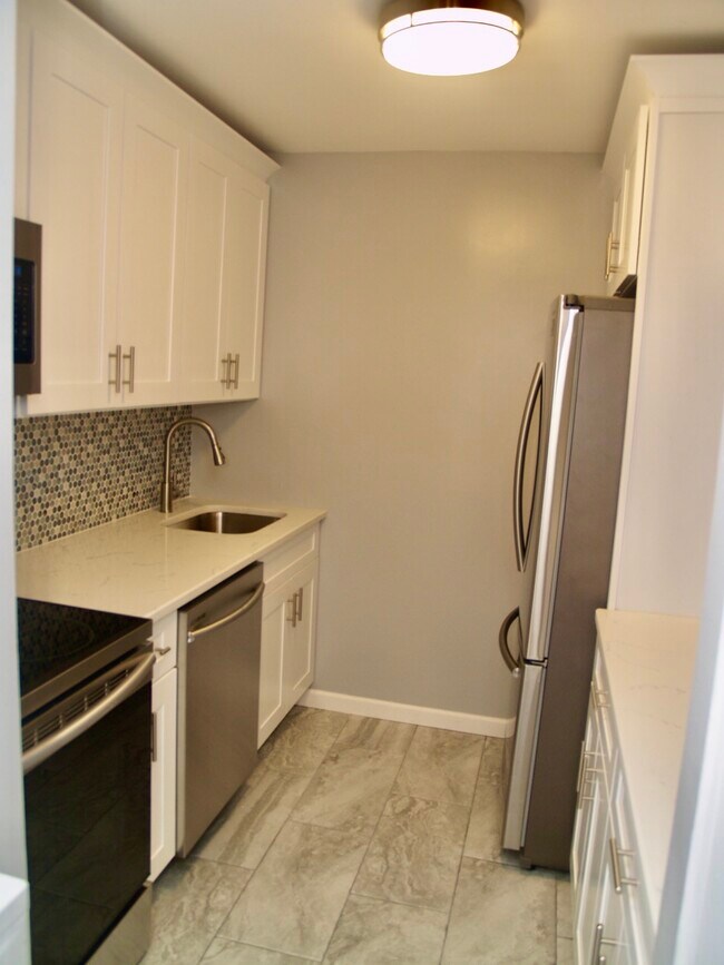 Kitchen - 111 Mulberry St Unit 4W