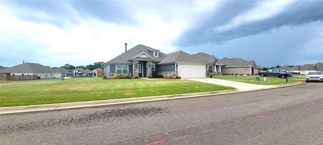 844 Hedgefield Way