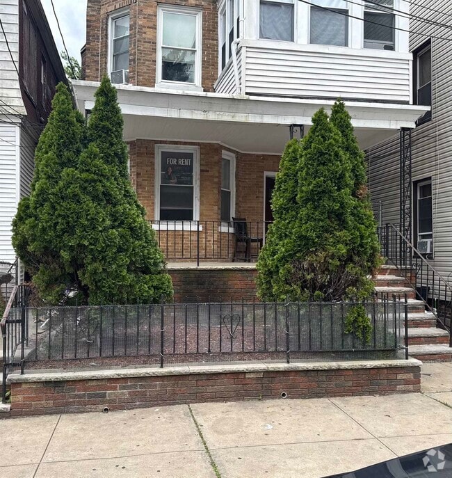 Building Photo - 187 Wegman Pkwy Unit 1 Rental