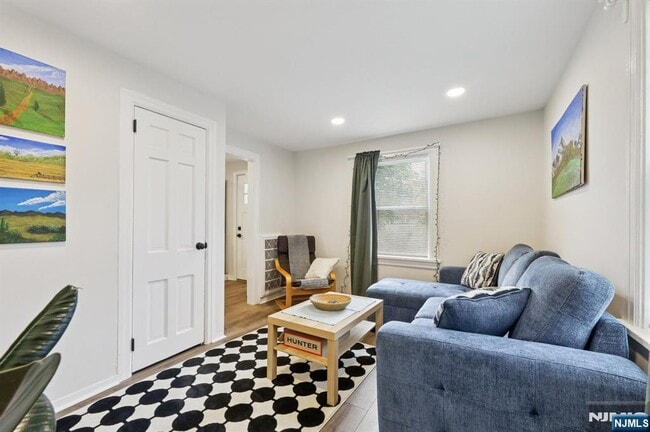 Photo - 567 S Broad St