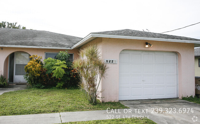 Building Photo - Nice 2 Bedroom 2 Bath Duplex in Cape Coral. Rental