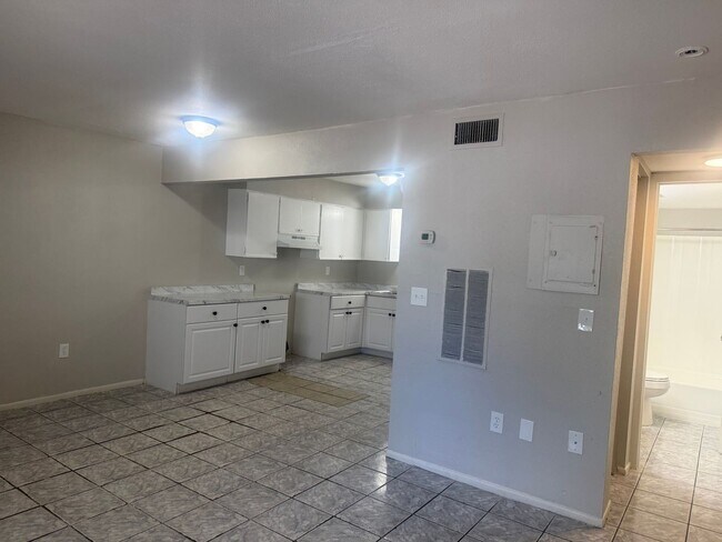 Photo - 925 33rd Ave W Unit 1
