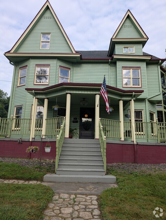 Building Photo - 24 Shady Ave Unit 3rd floor Victorian Rental